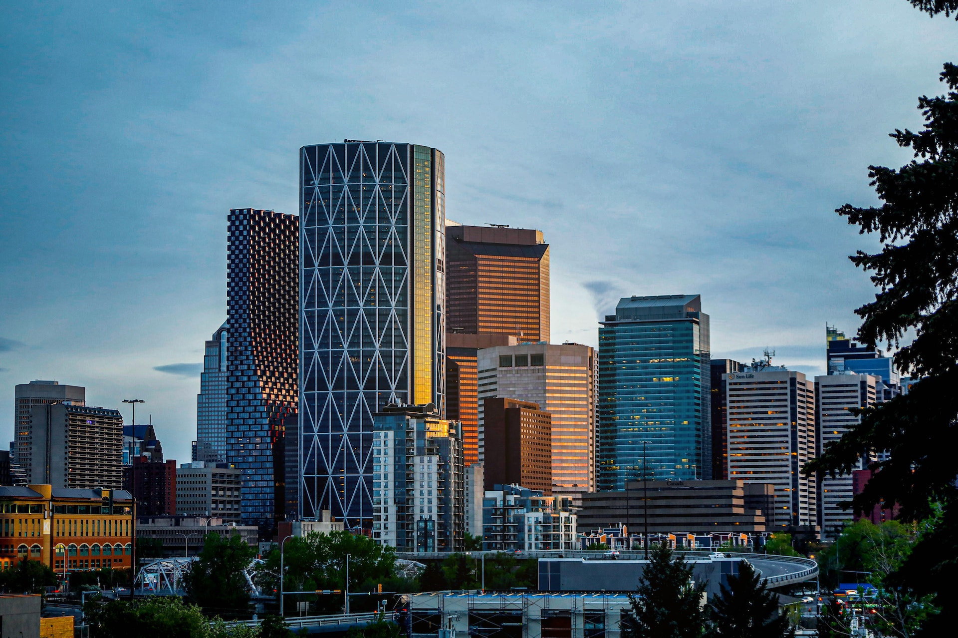 Calgary Unleashed: Discover the Must-Visit Attractions in this Vibrant Canadian City